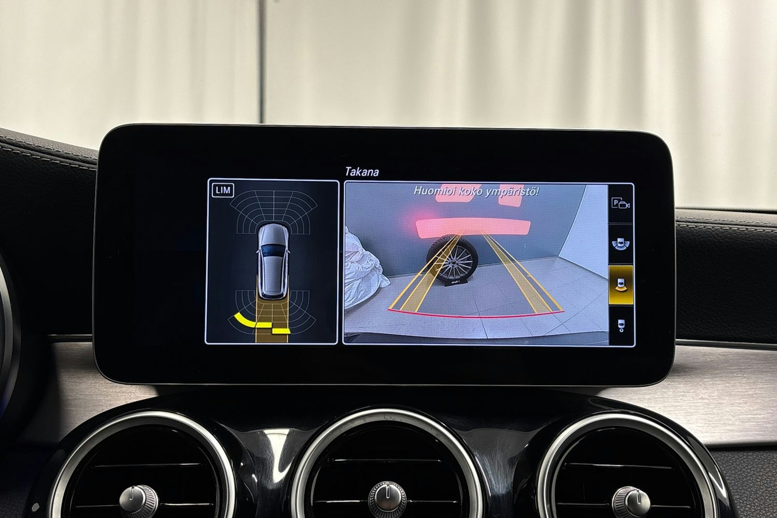 sininen Mercedes-Benz C 2021 kuva 24.