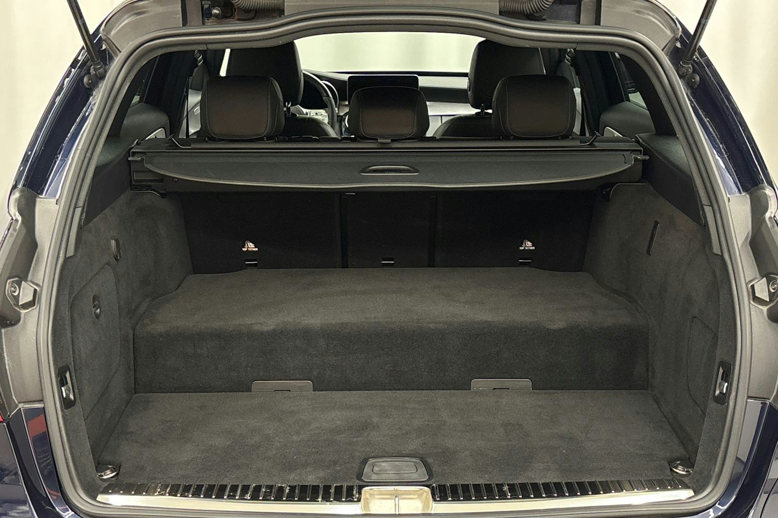 sininen Mercedes-Benz C 2021 kuva 25.