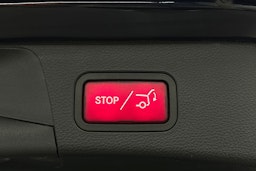 sininen Mercedes-Benz C 2021 kuva 26.