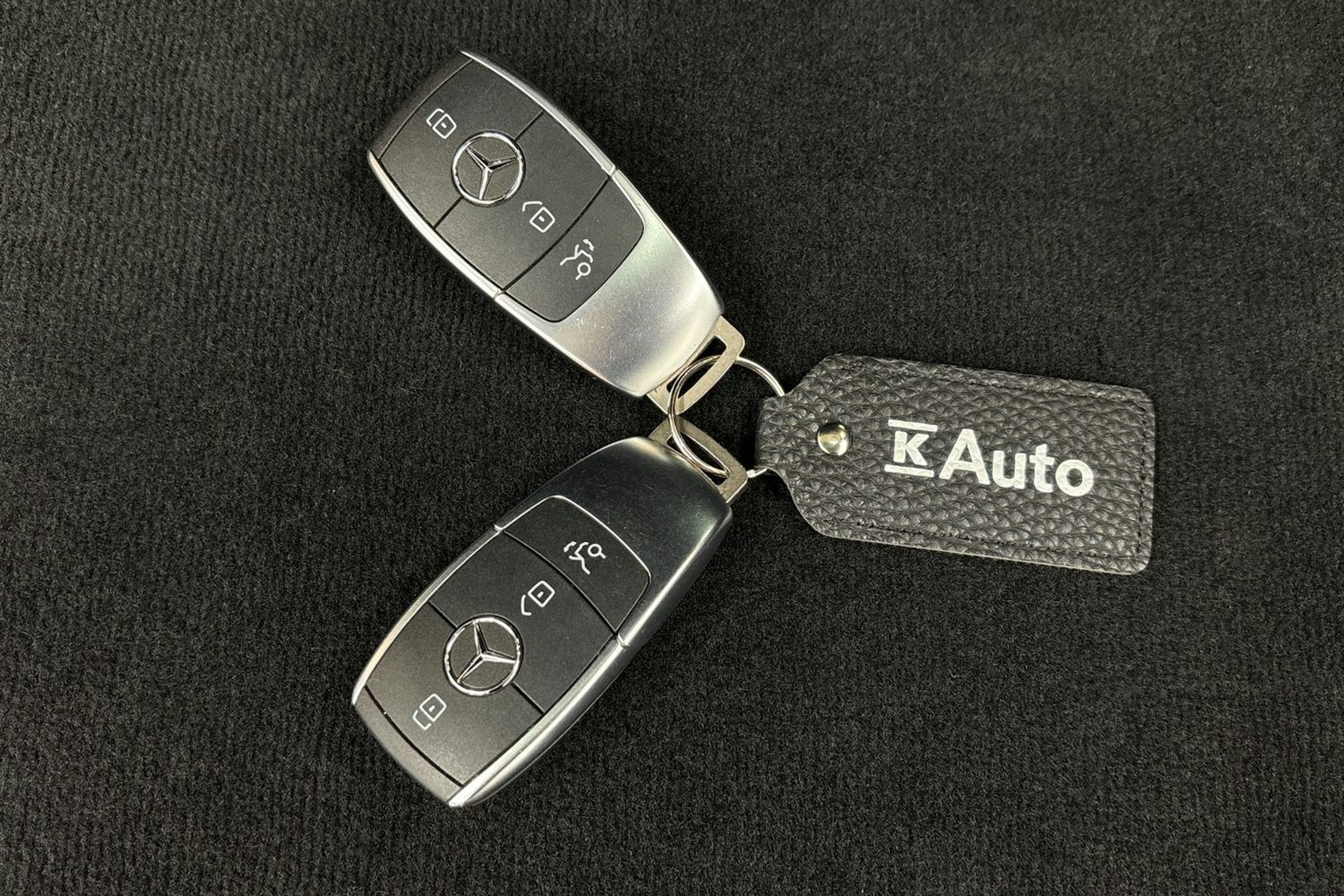 sininen Mercedes-Benz C 2021 kuva 28.