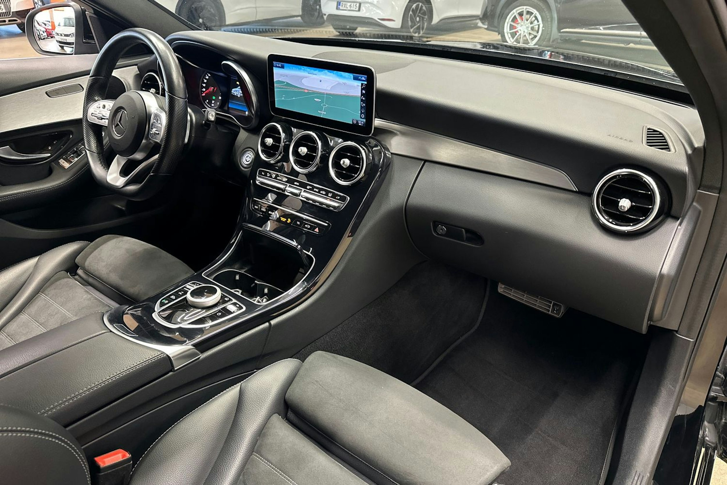 musta Mercedes-Benz C 2021 kuva 12.