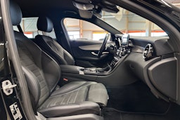 musta Mercedes-Benz C 2021 kuva 13.