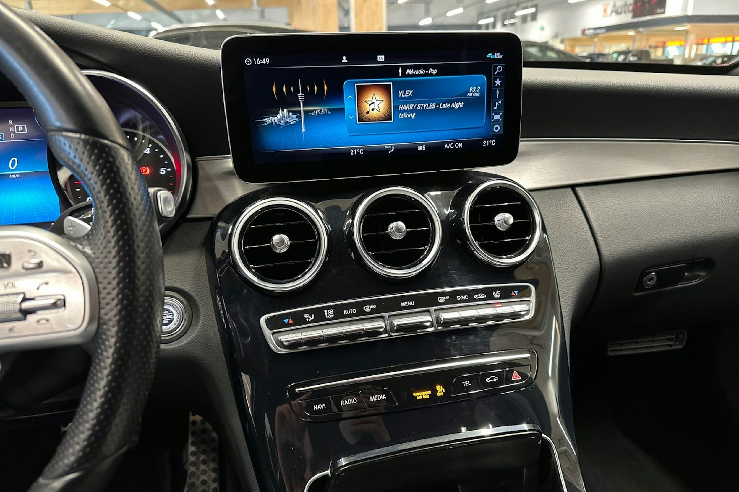 musta Mercedes-Benz C 2021 kuva 21.