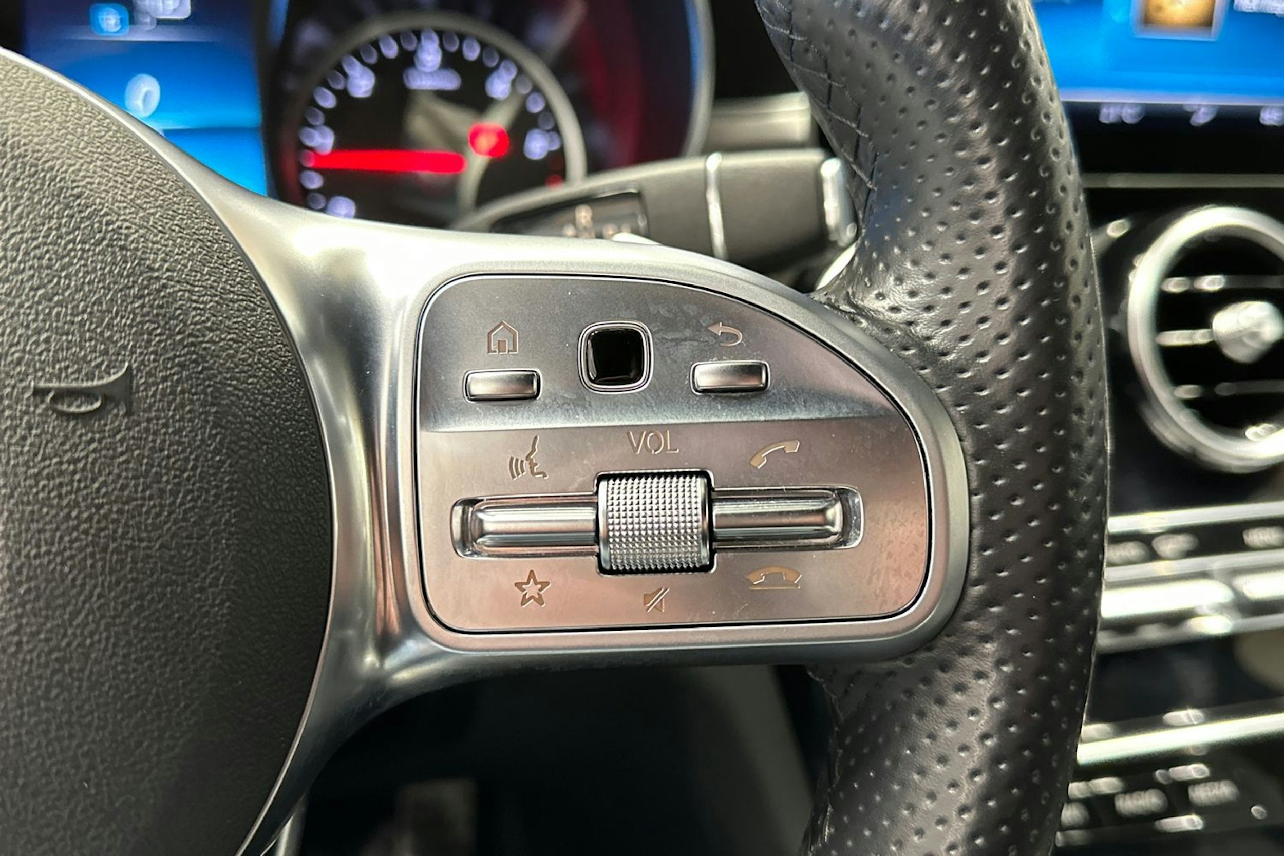 musta Mercedes-Benz C 2021 kuva 24.