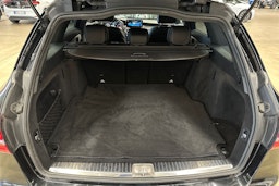 musta Mercedes-Benz C 2021 kuva 28.