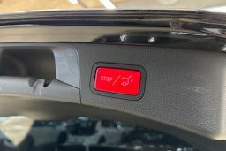 musta Mercedes-Benz C 2021 kuva 29.