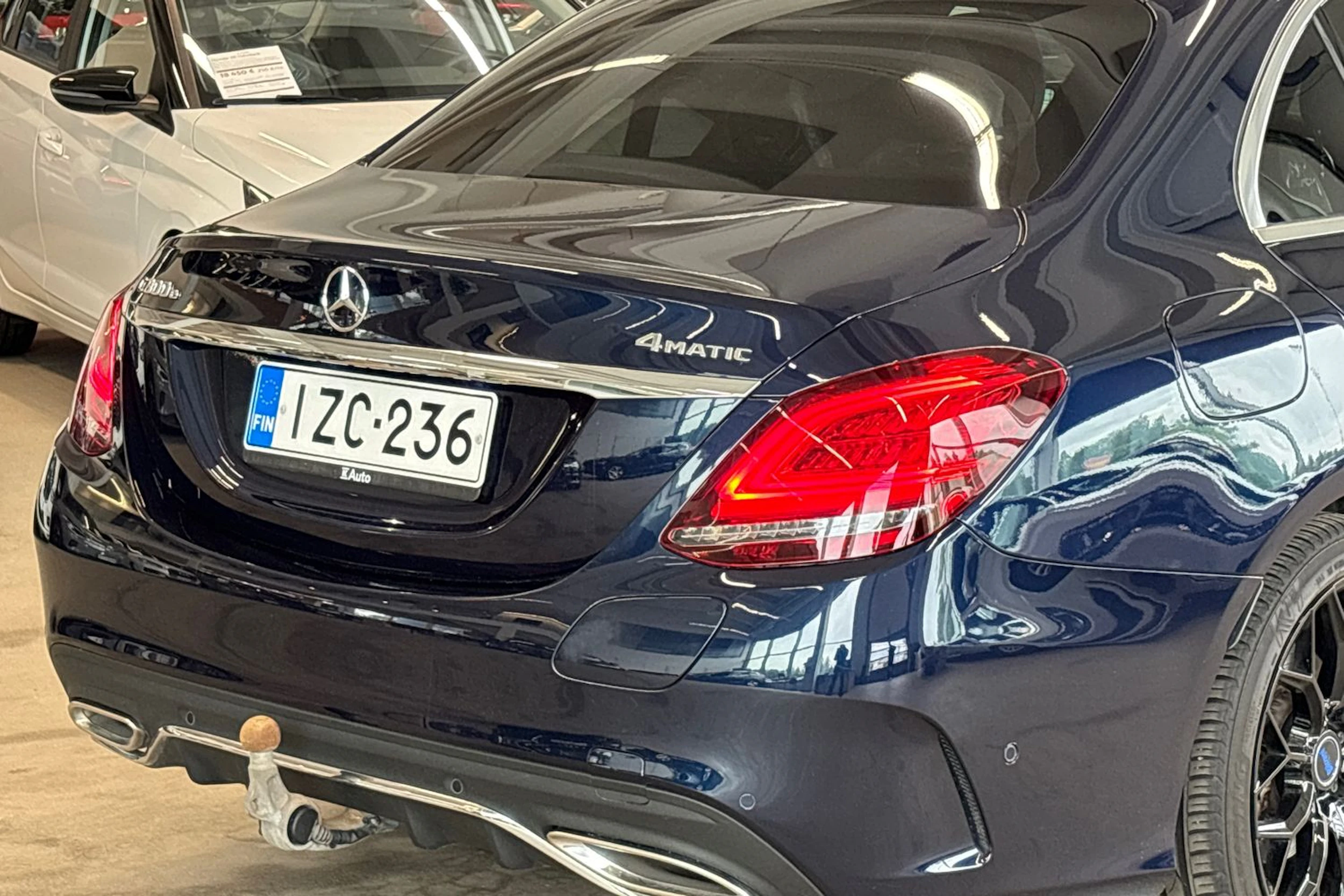 sininen Mercedes-Benz C 2021 kuva 18.