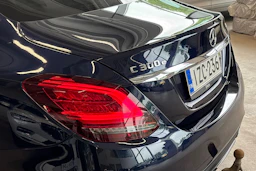 sininen Mercedes-Benz C 2021 kuva 19.