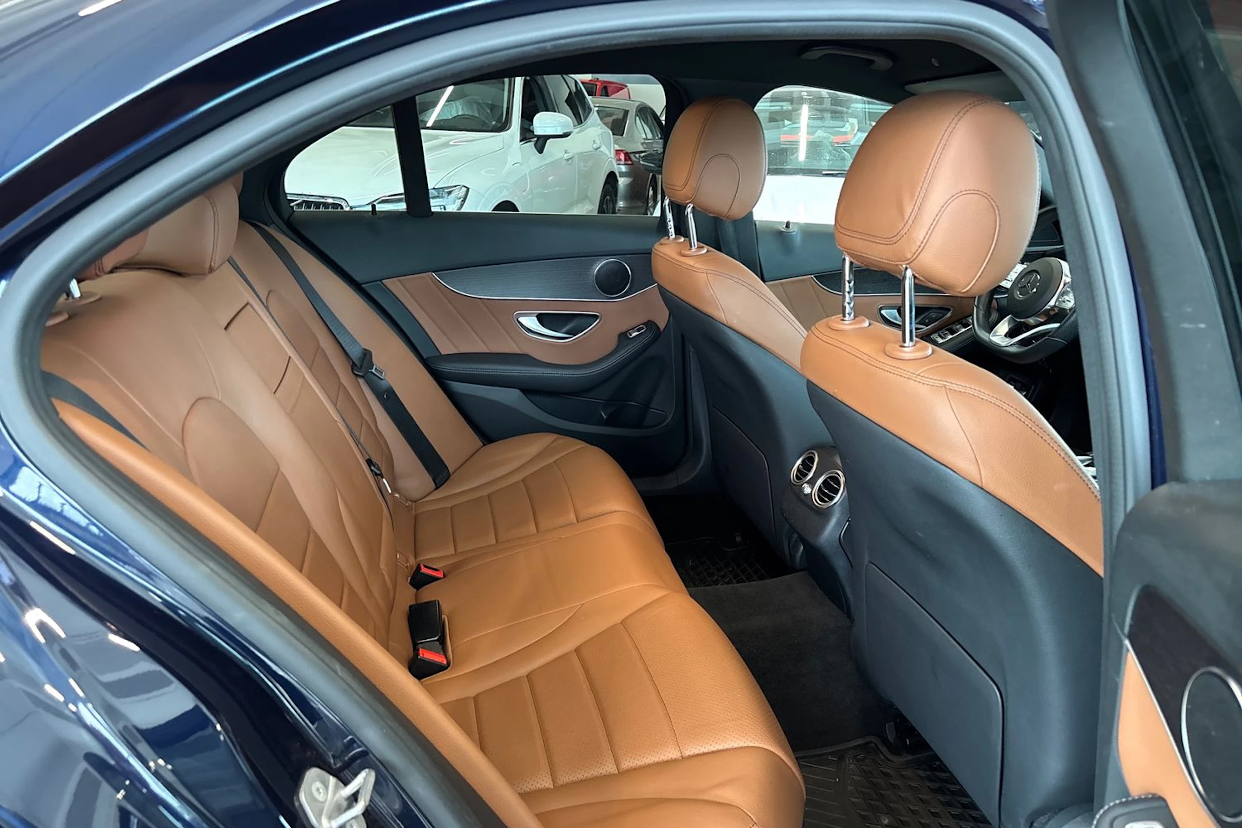 sininen Mercedes-Benz C 2021 kuva 24.