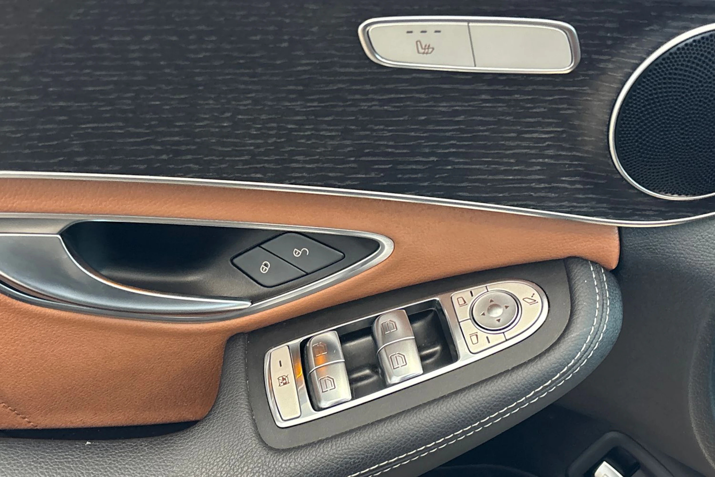 sininen Mercedes-Benz C 2021 kuva 28.