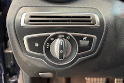 sininen Mercedes-Benz C 2021 kuva 30.