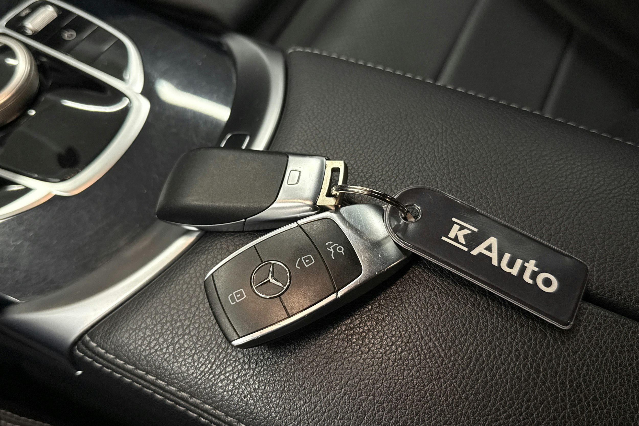 valkoinen Mercedes-Benz C 2021 kuva 27.