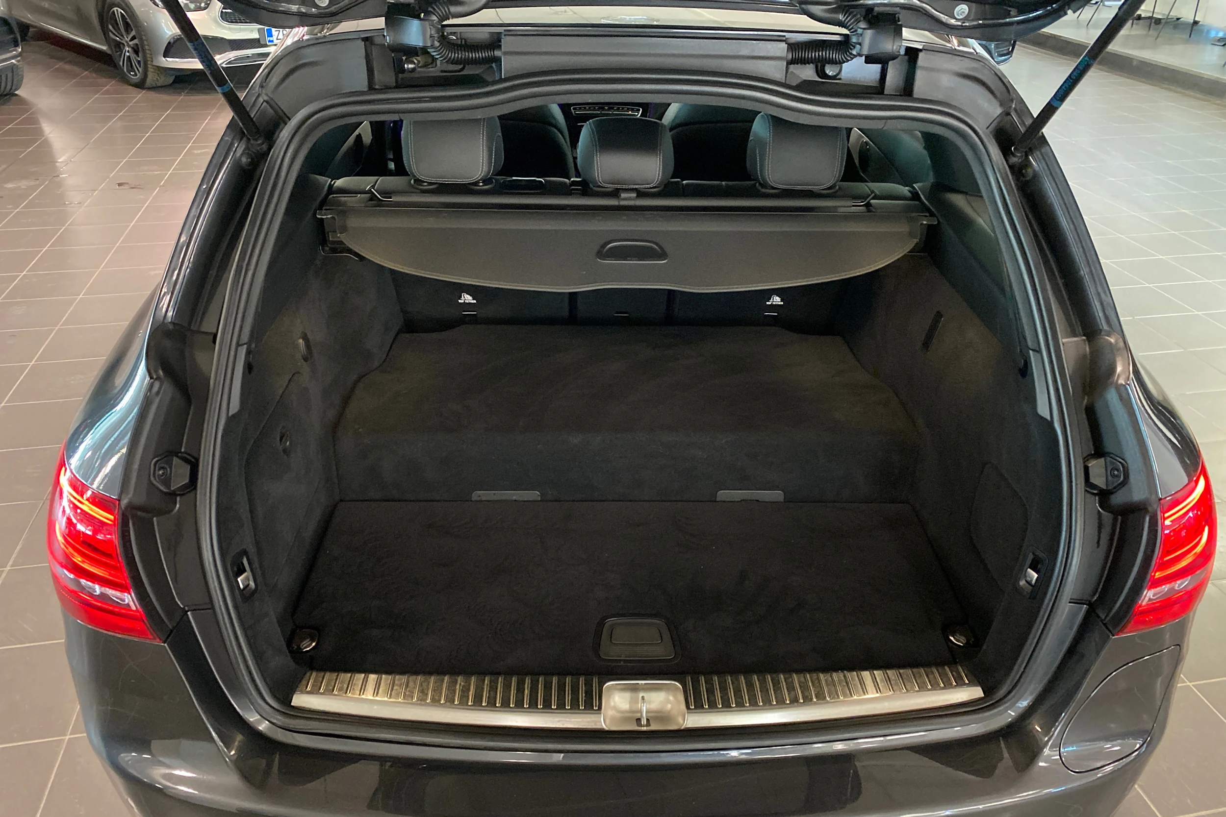 harmaa Mercedes-Benz C 2021 kuva 15.