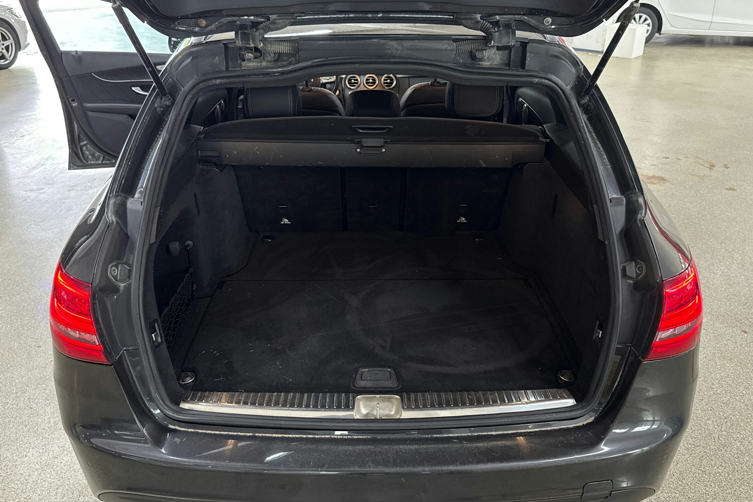 harmaa Mercedes-Benz C 2021 kuva 25.