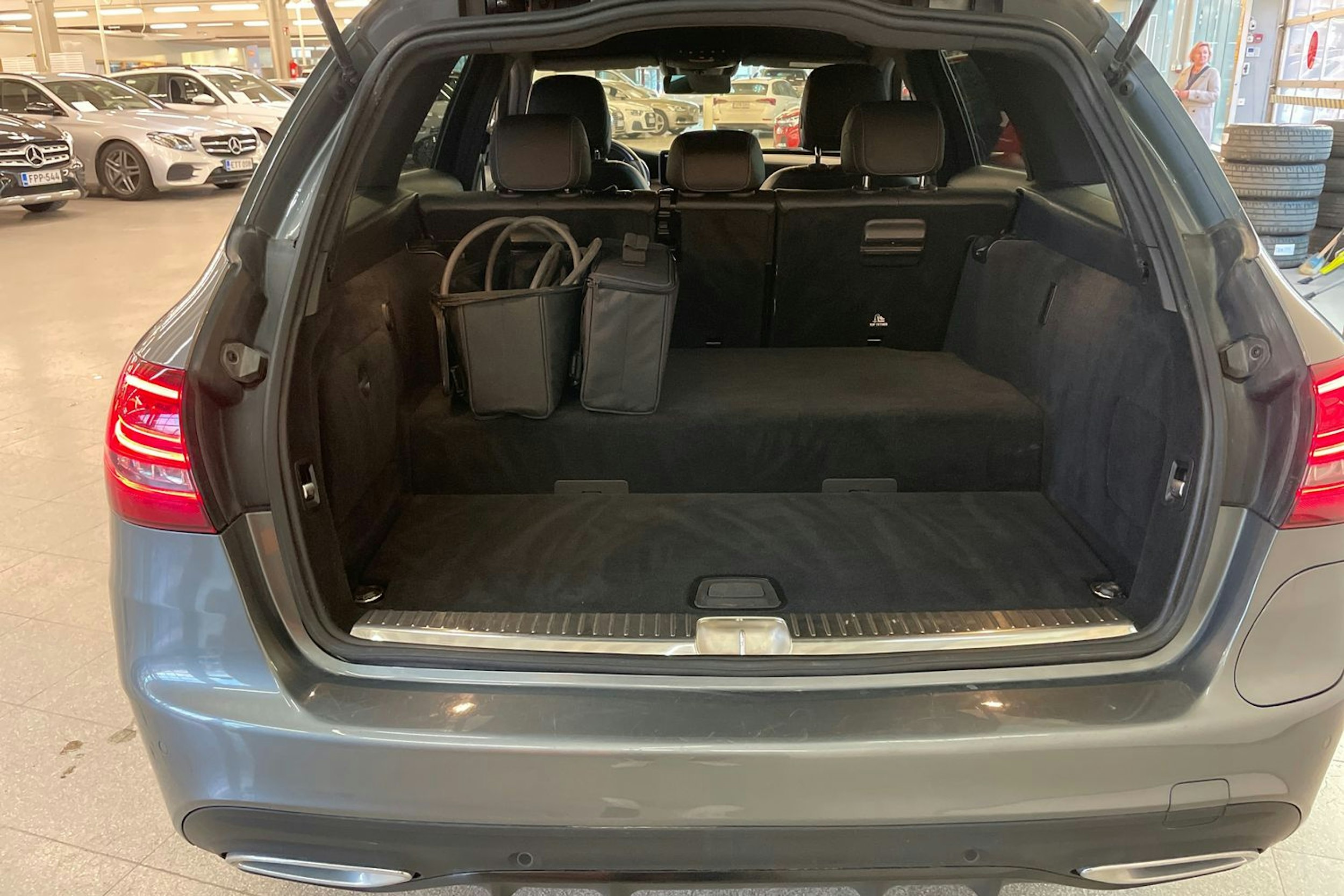 harmaa Mercedes-Benz C 2021 kuva 22.