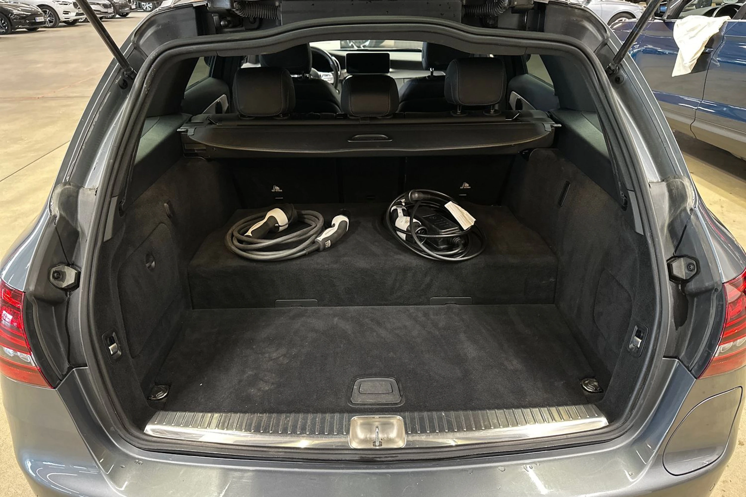 harmaa Mercedes-Benz C 2021 kuva 29.