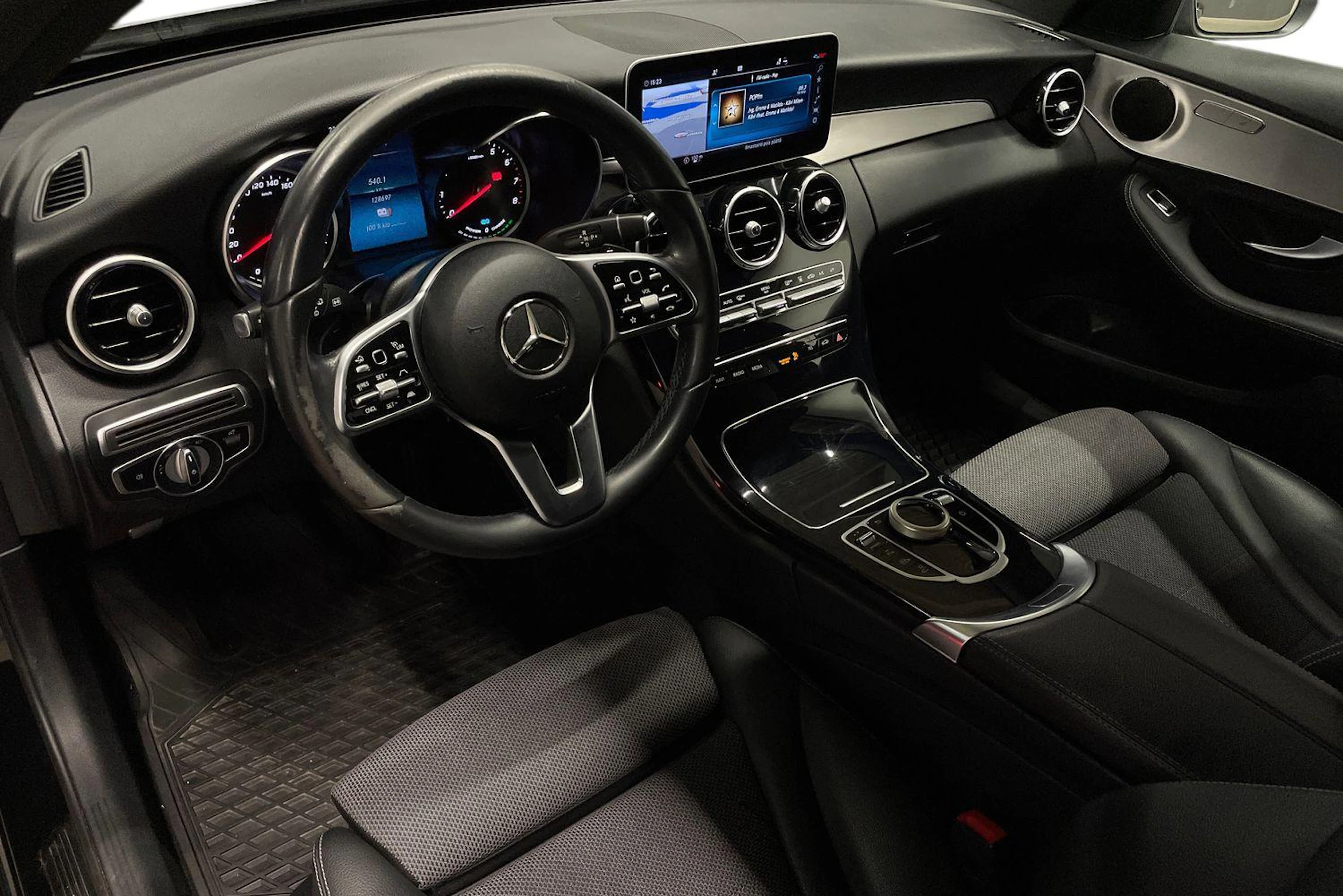 musta Mercedes-Benz C 2021 kuva 6.