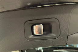 musta Mercedes-Benz C 2021 kuva 12.