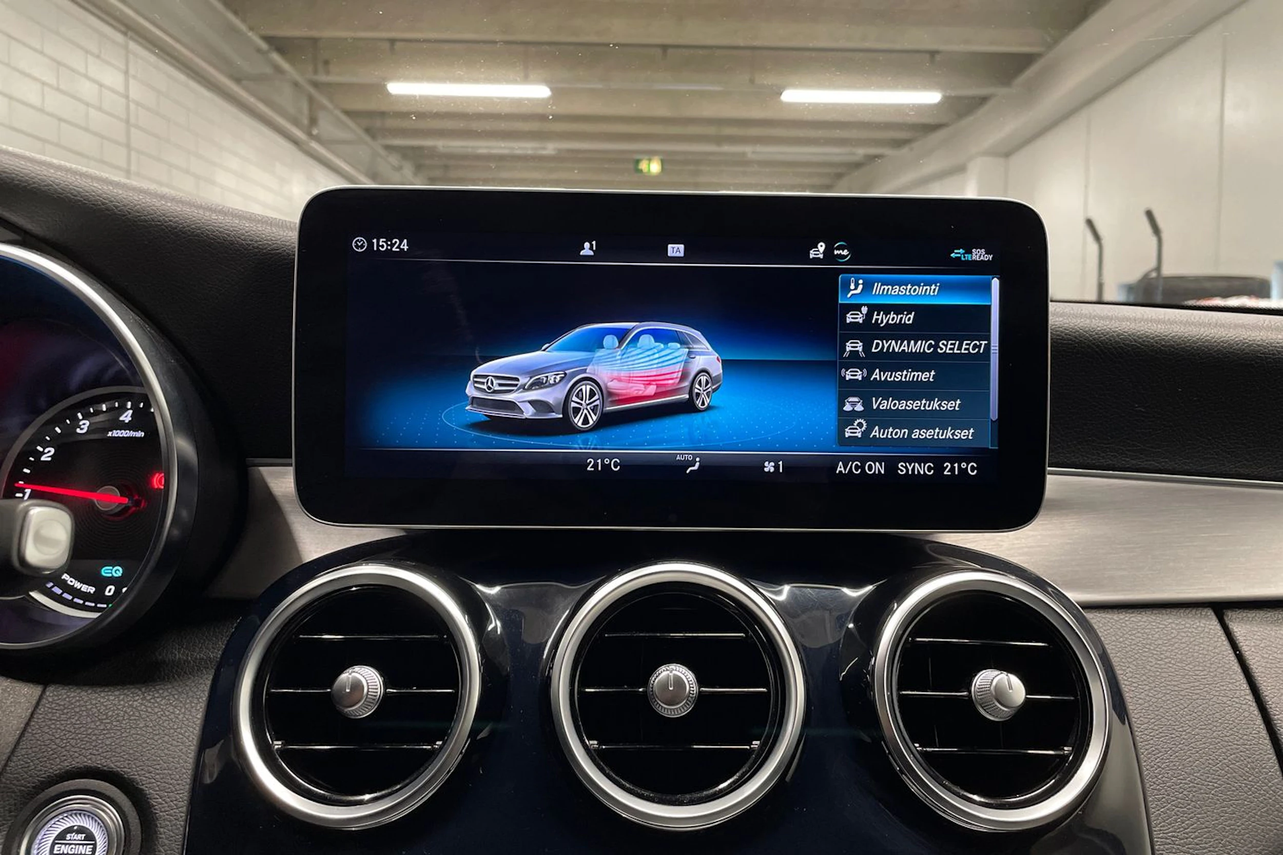 musta Mercedes-Benz C 2021 kuva 17.