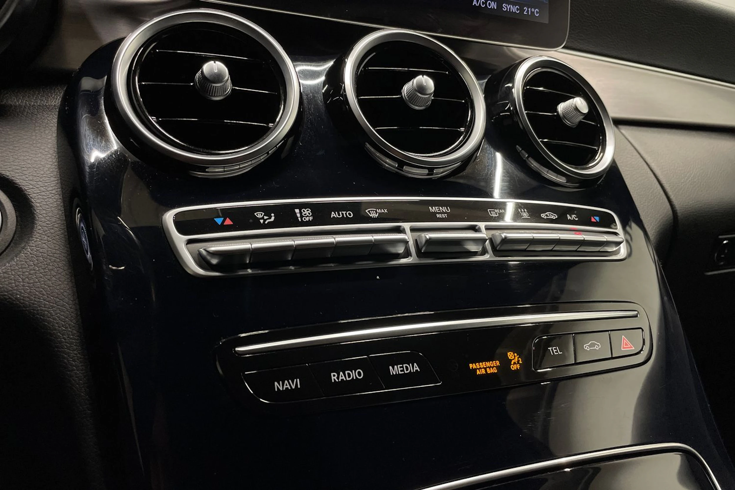 musta Mercedes-Benz C 2021 kuva 20.