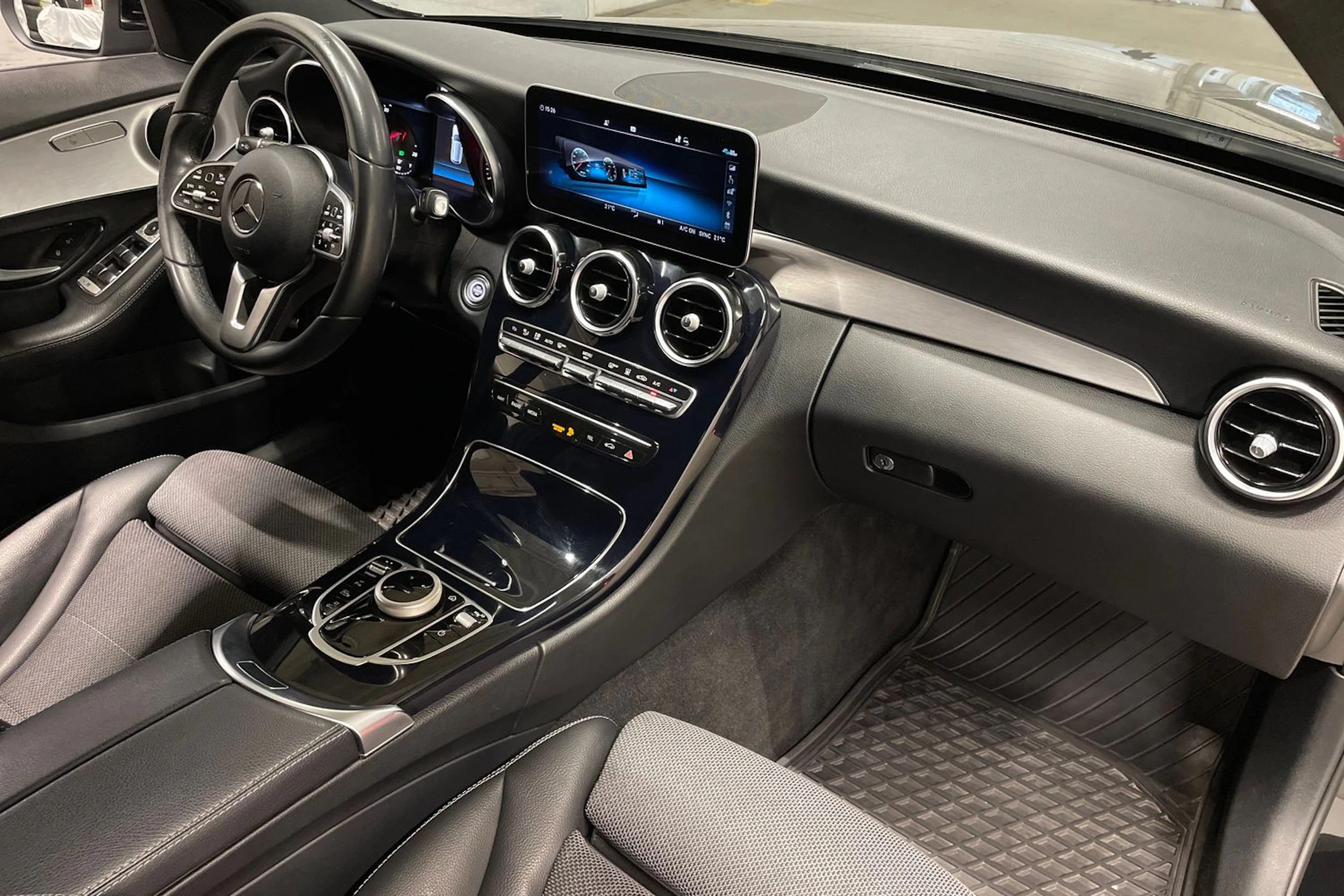 musta Mercedes-Benz C 2021 kuva 30.