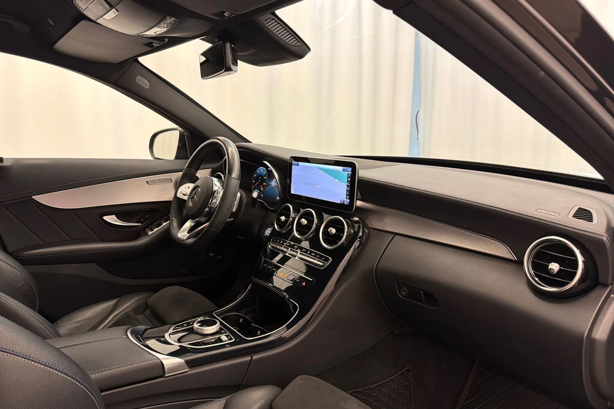 harmaa Mercedes-Benz C 2021 kuva 28.