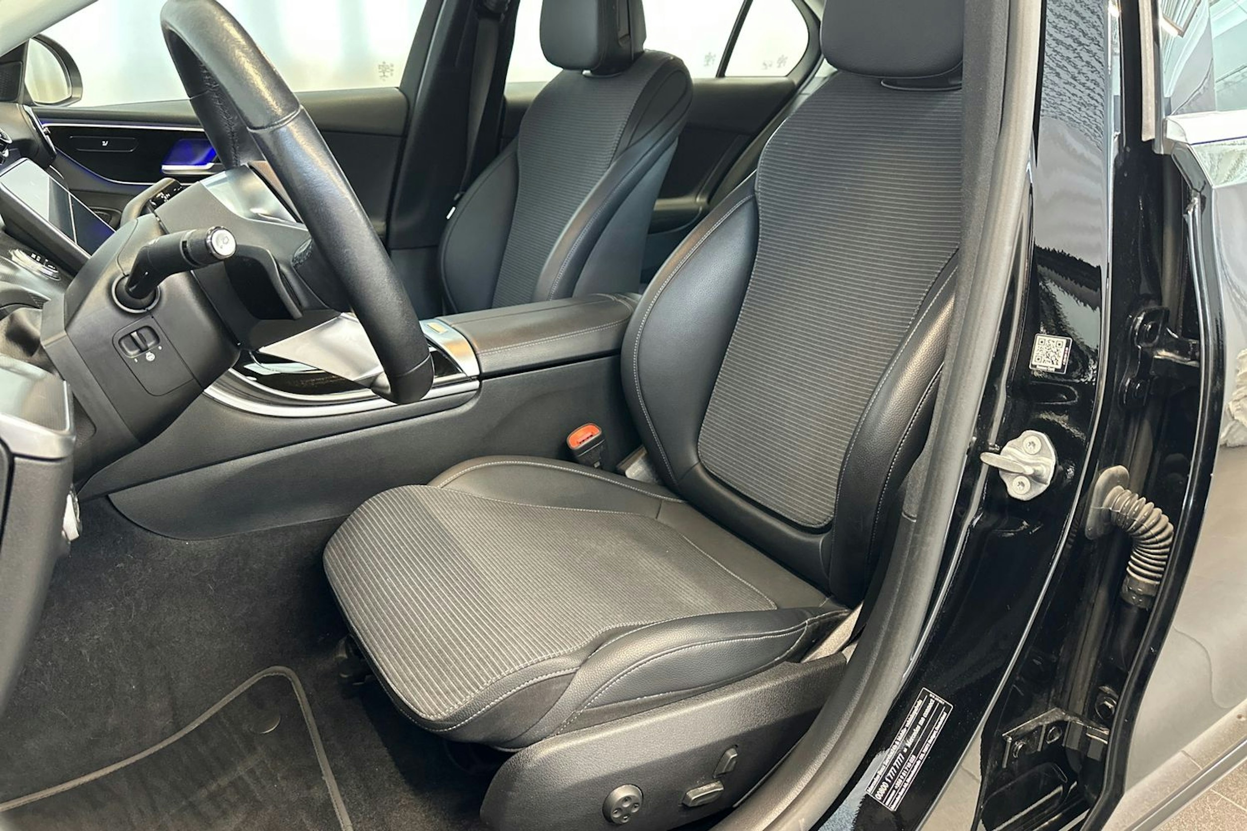 musta Mercedes-Benz C 2022 kuva 16.