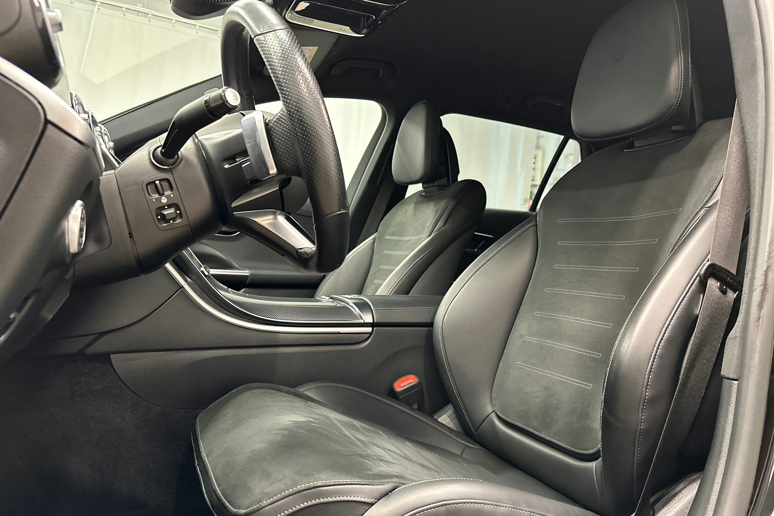 musta Mercedes-Benz C 2022 kuva 14.