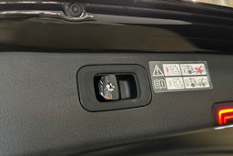 met. musta Mercedes-Benz C 2022 kuva 32.