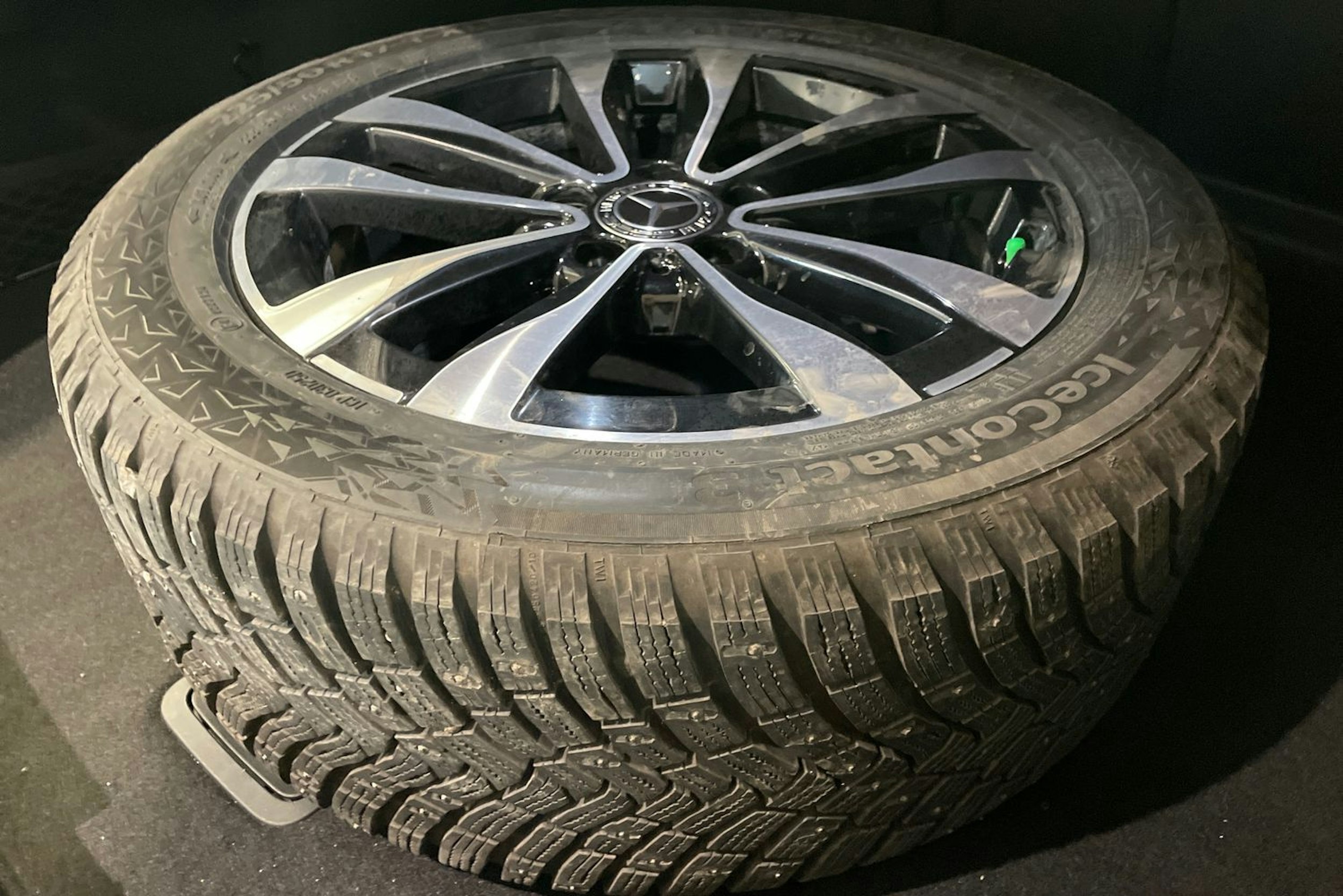 met. punainen Mercedes-Benz C 2022 kuva 13.