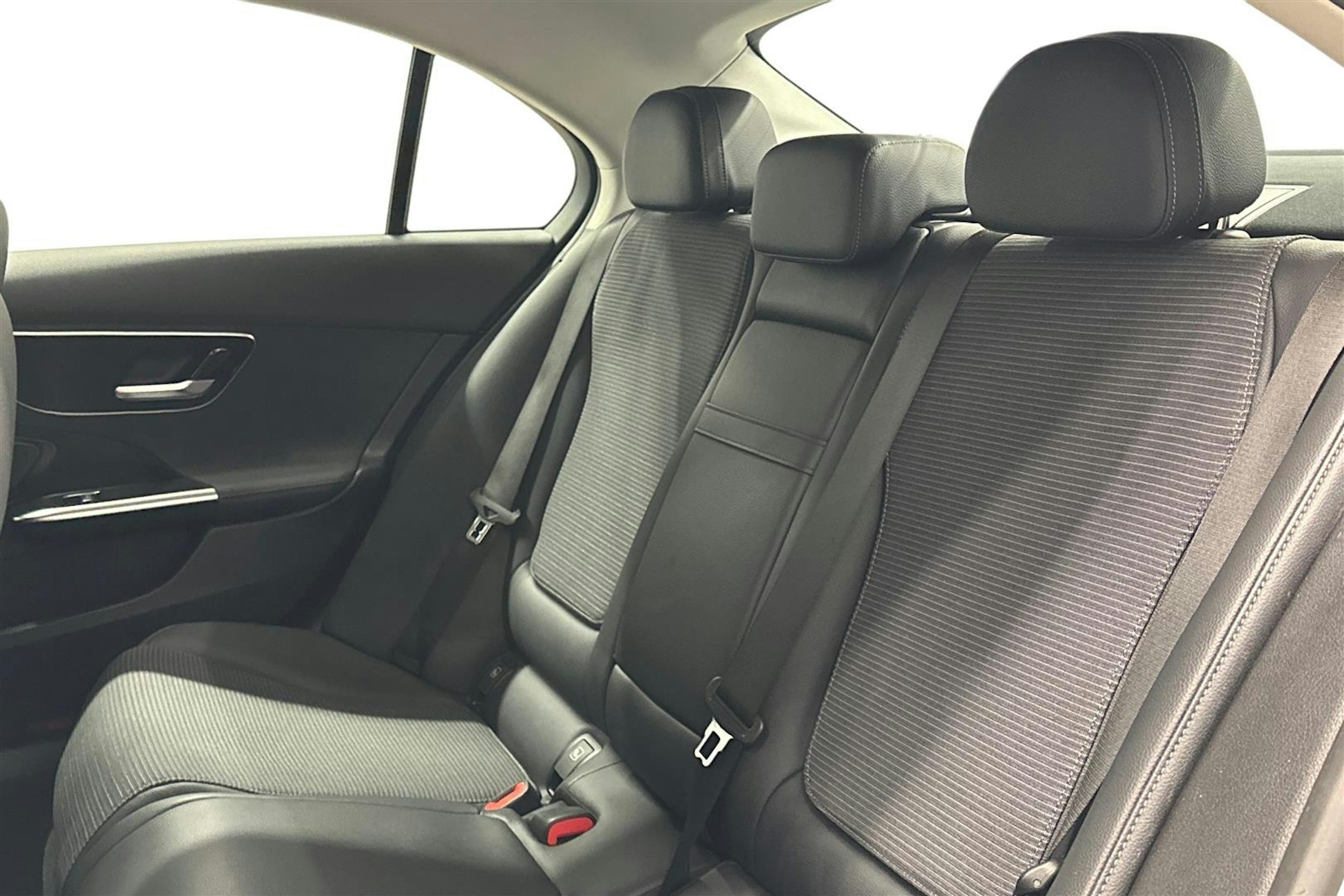 valkoinen Mercedes-Benz C 2022 kuva 8.