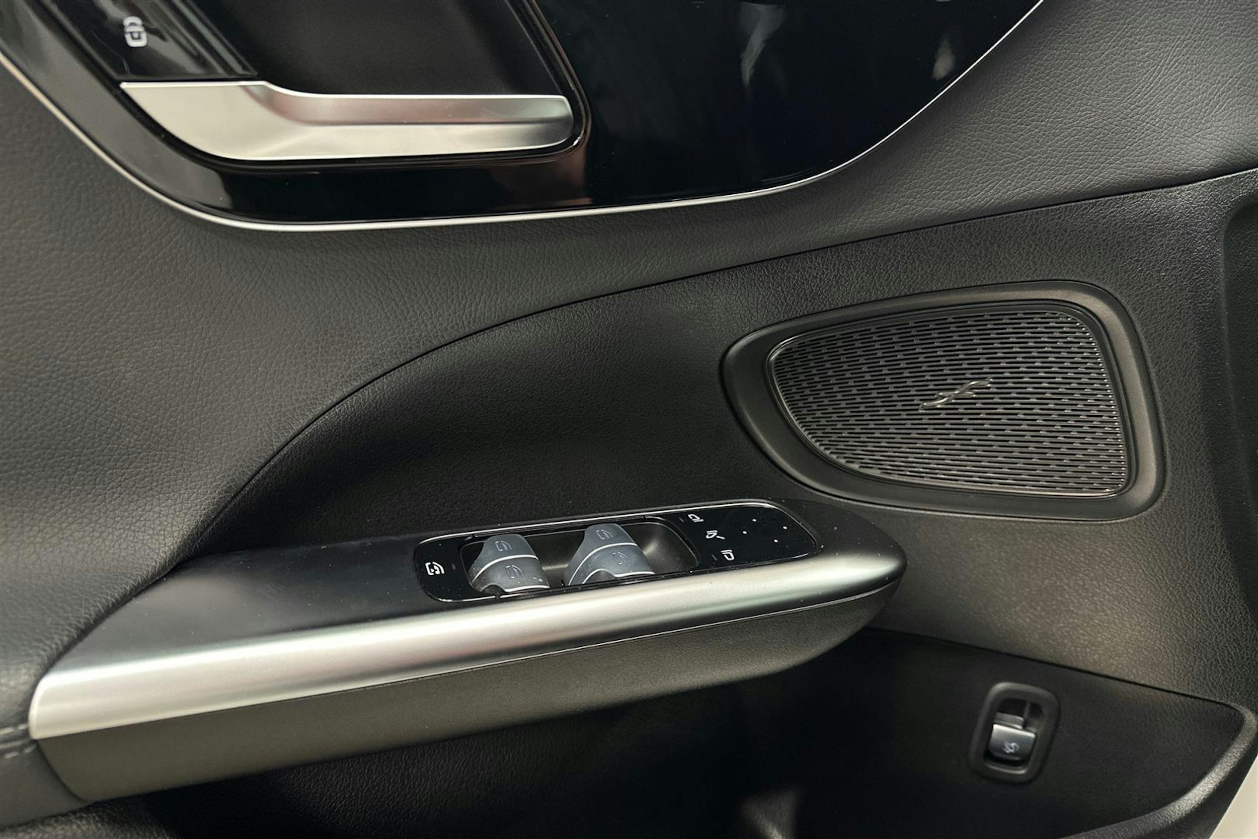 valkoinen Mercedes-Benz C 2022 kuva 21.