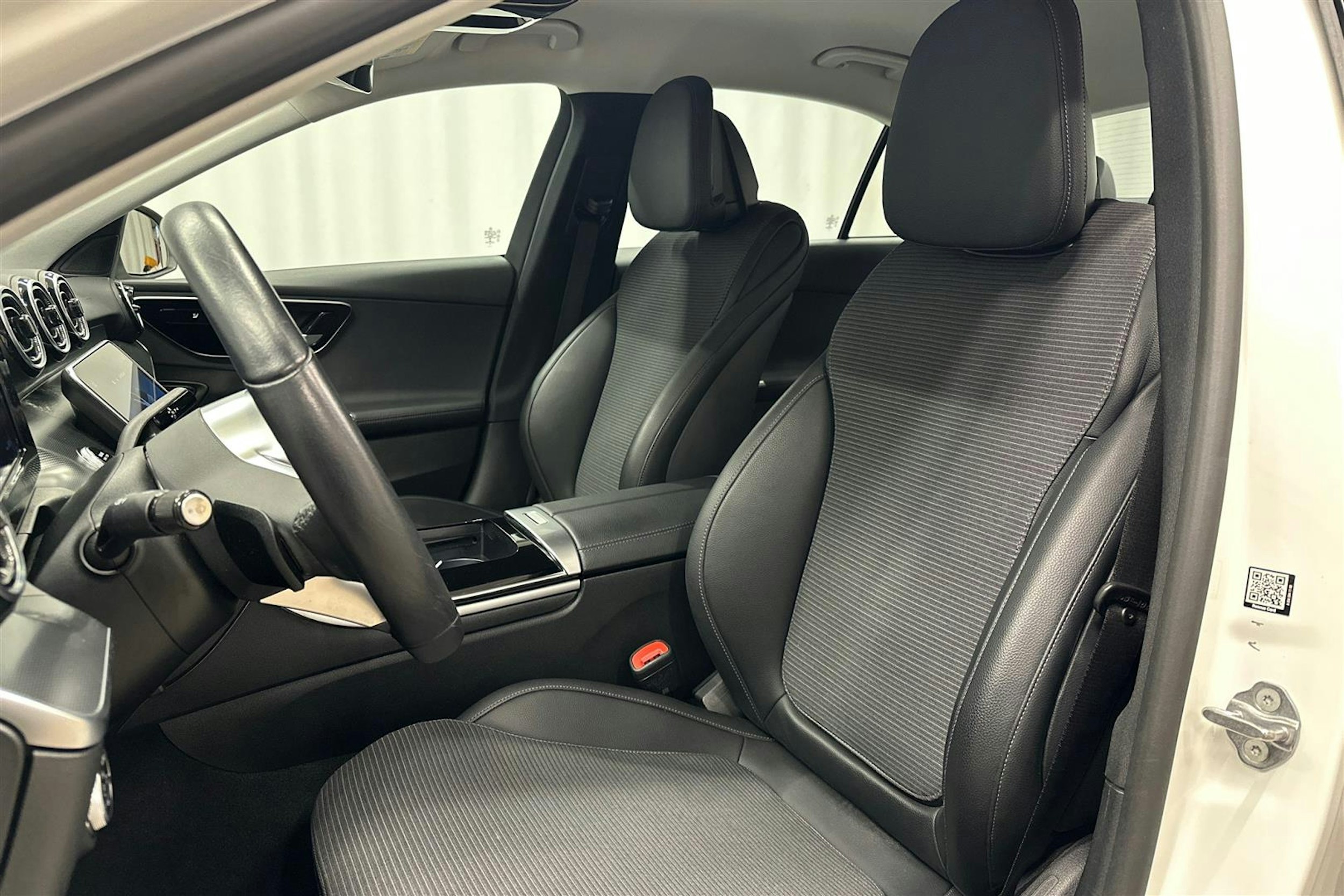 valkoinen Mercedes-Benz C 2022 kuva 22.