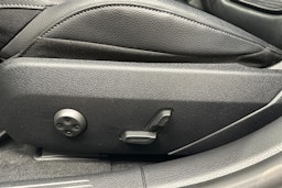 valkoinen Mercedes-Benz C 2022 kuva 23.