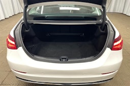 valkoinen Mercedes-Benz C 2022 kuva 24.