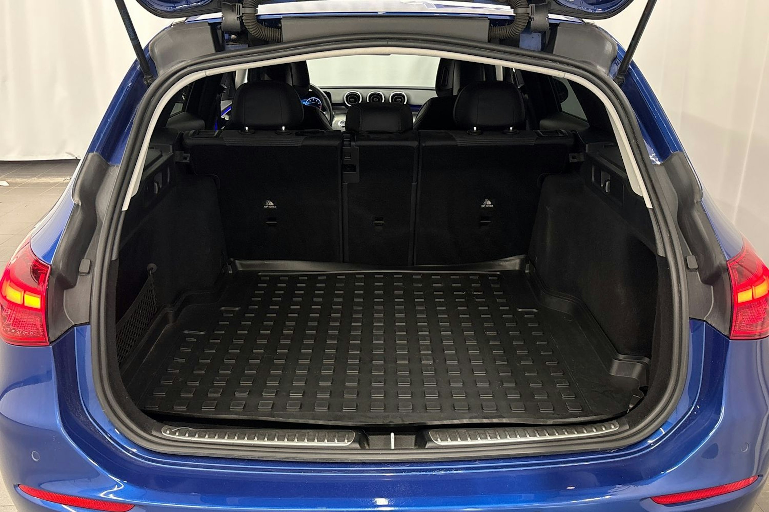 vihreä Mercedes-Benz C 2022 kuva 16.