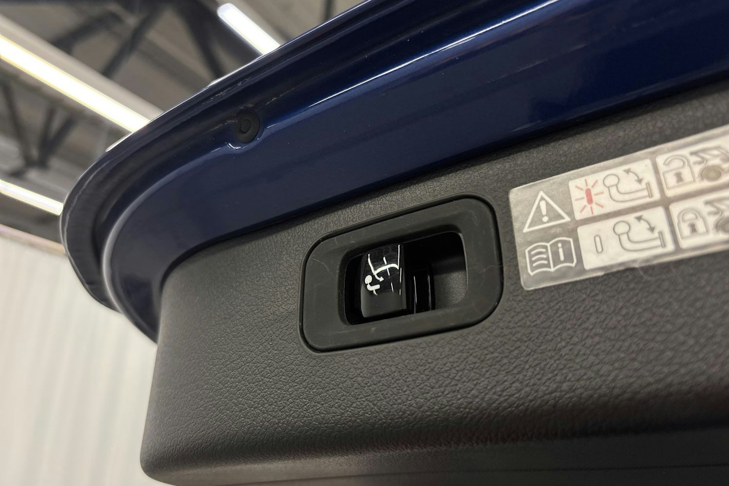 vihreä Mercedes-Benz C 2022 kuva 19.