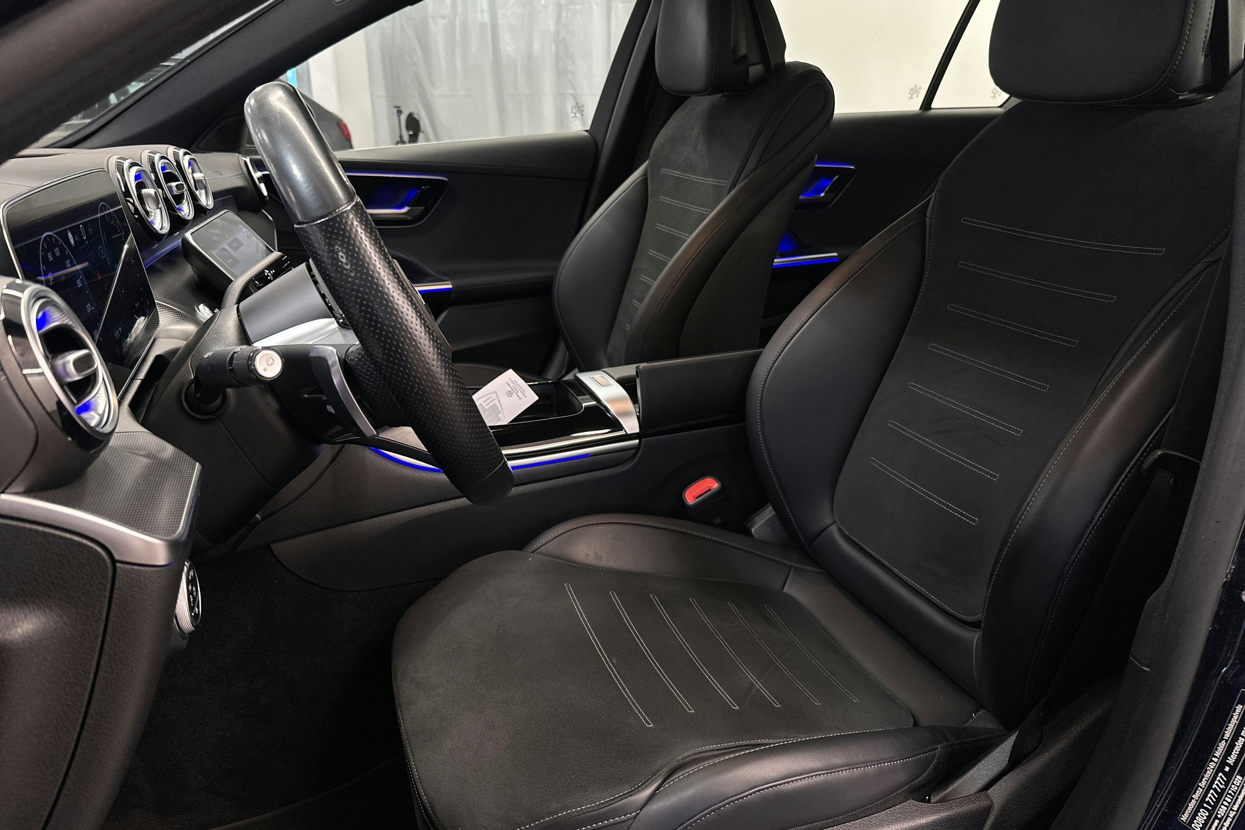 sininen Mercedes-Benz C 2022 kuva 14.