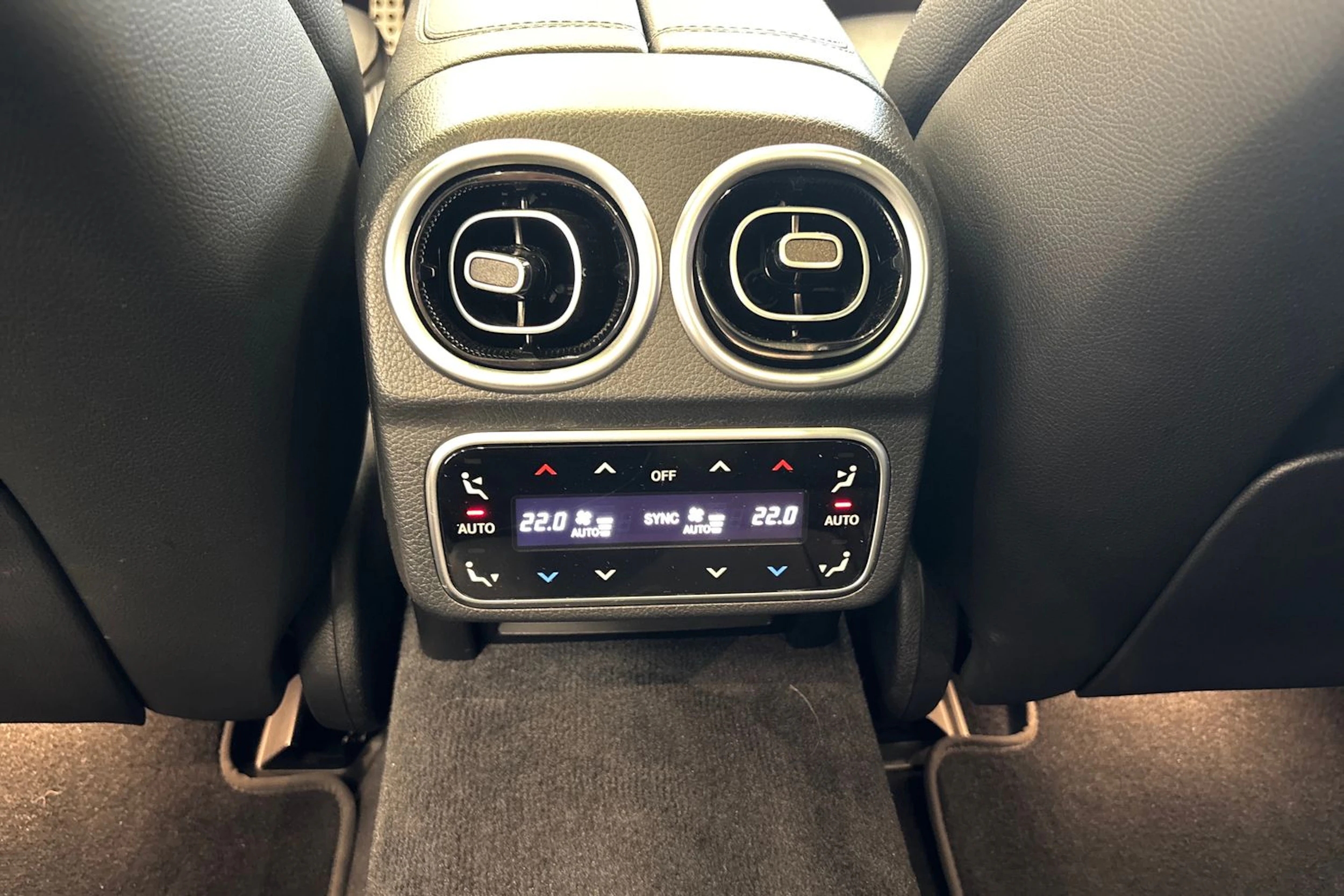 sininen Mercedes-Benz C 2022 kuva 26.