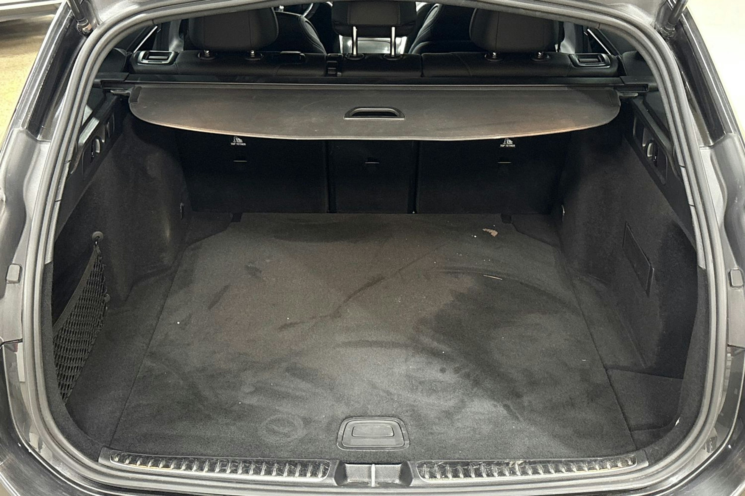 Harmaa Mercedes-Benz C 2022 kuva 25.