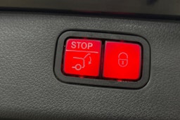 Harmaa Mercedes-Benz C 2022 kuva 26.