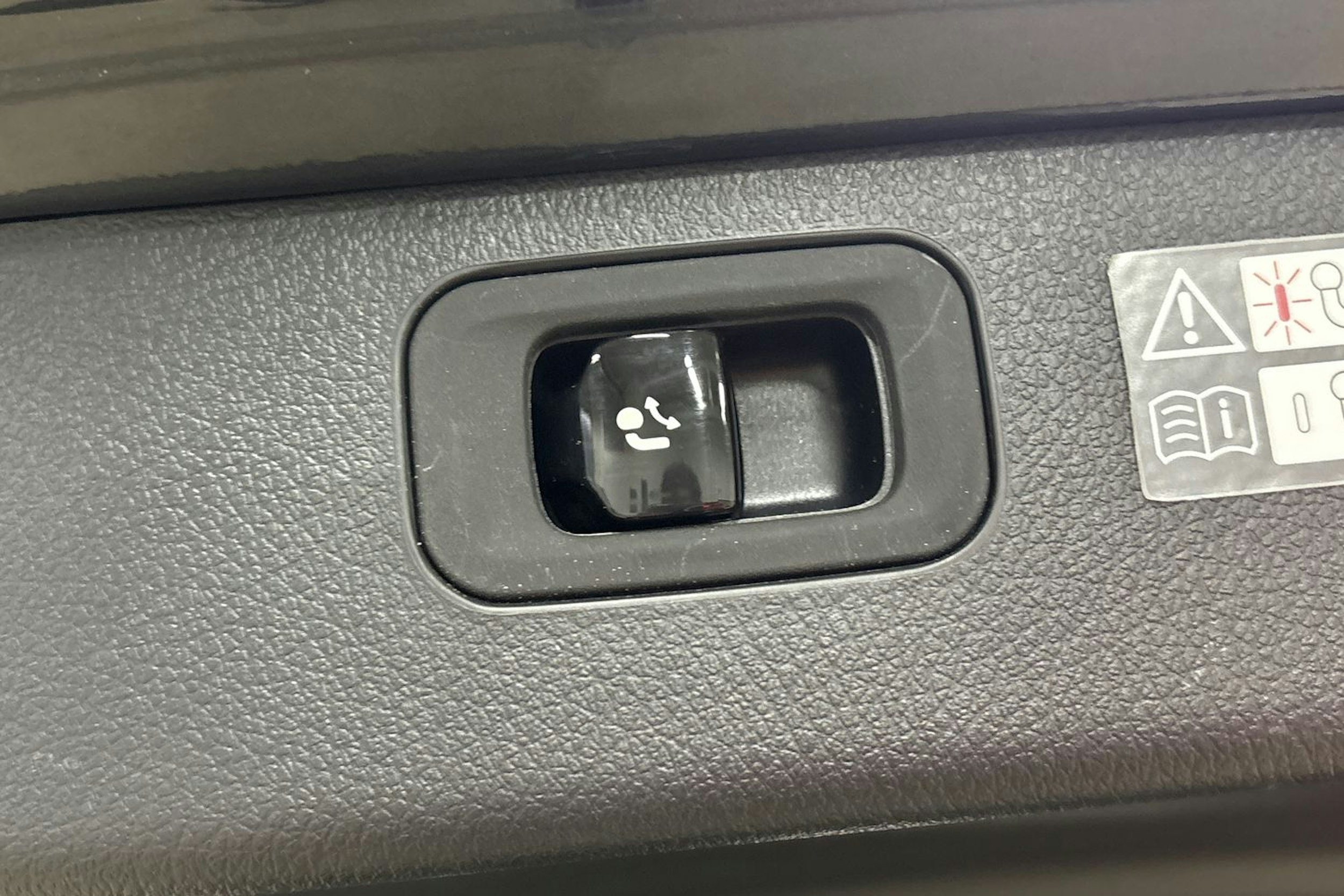 Harmaa Mercedes-Benz C 2022 kuva 27.