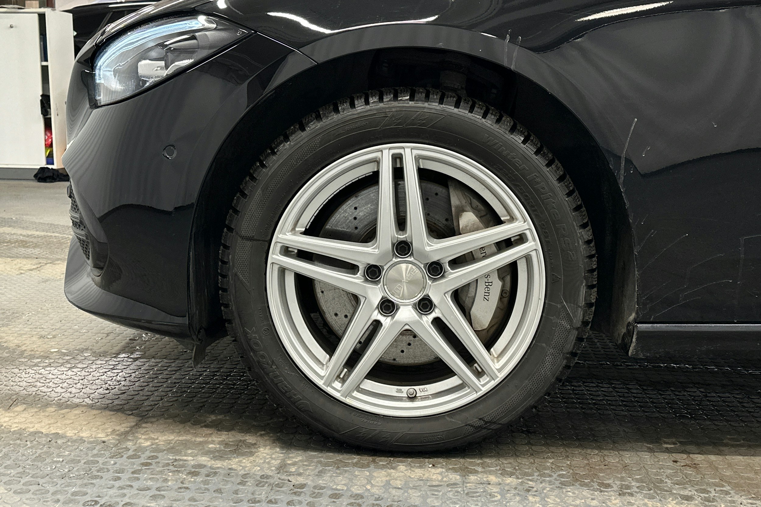 musta Mercedes-Benz C 2023 kuva 13.