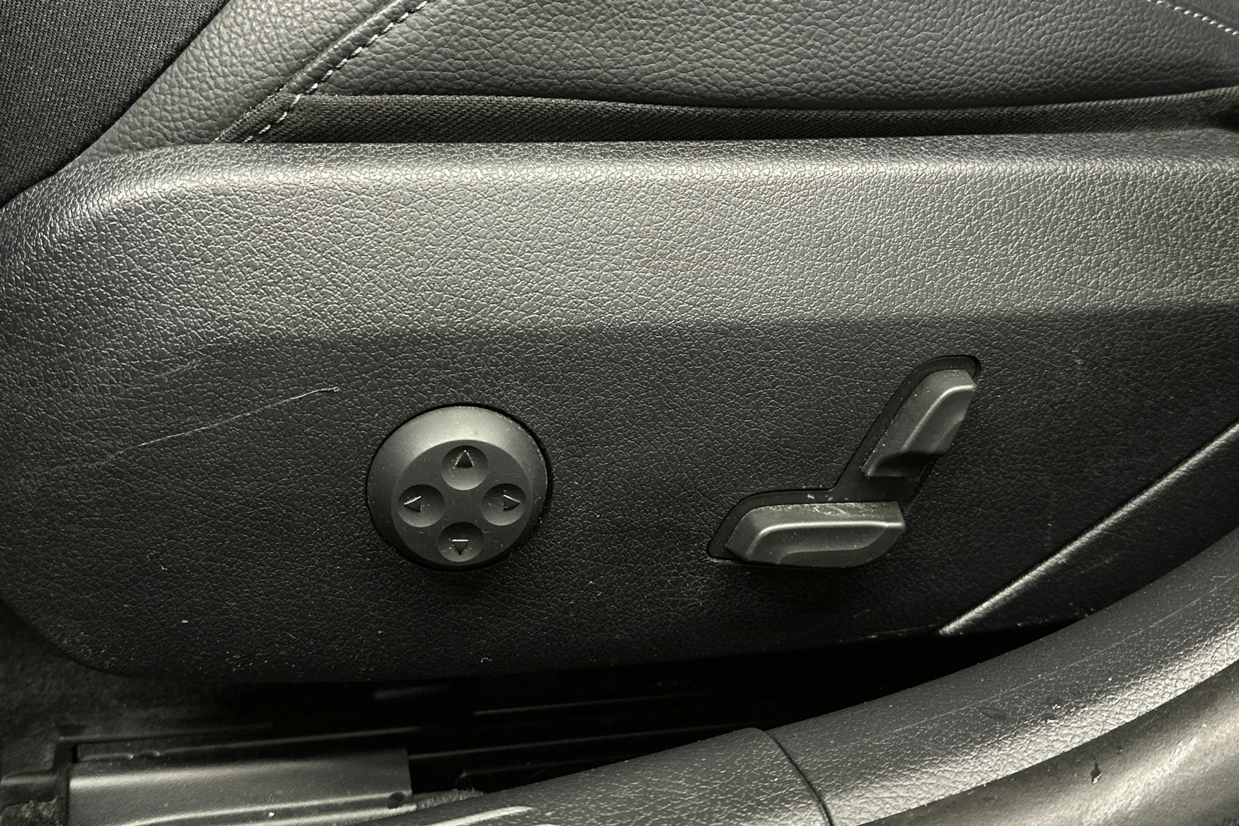 musta Mercedes-Benz C 2023 kuva 18.