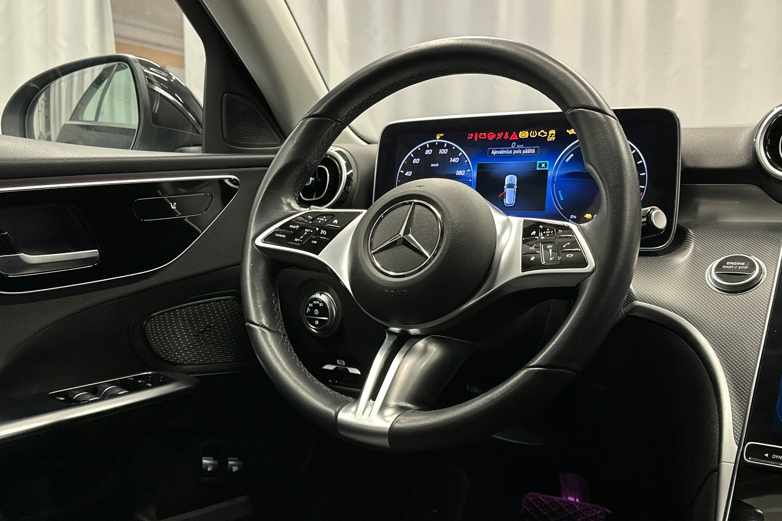 musta Mercedes-Benz C 2023 kuva 20.