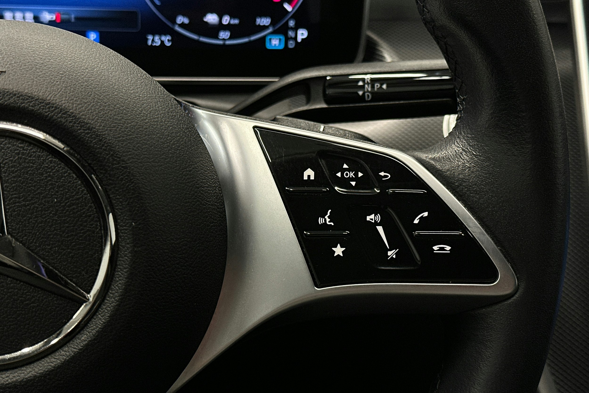 musta Mercedes-Benz C 2023 kuva 22.