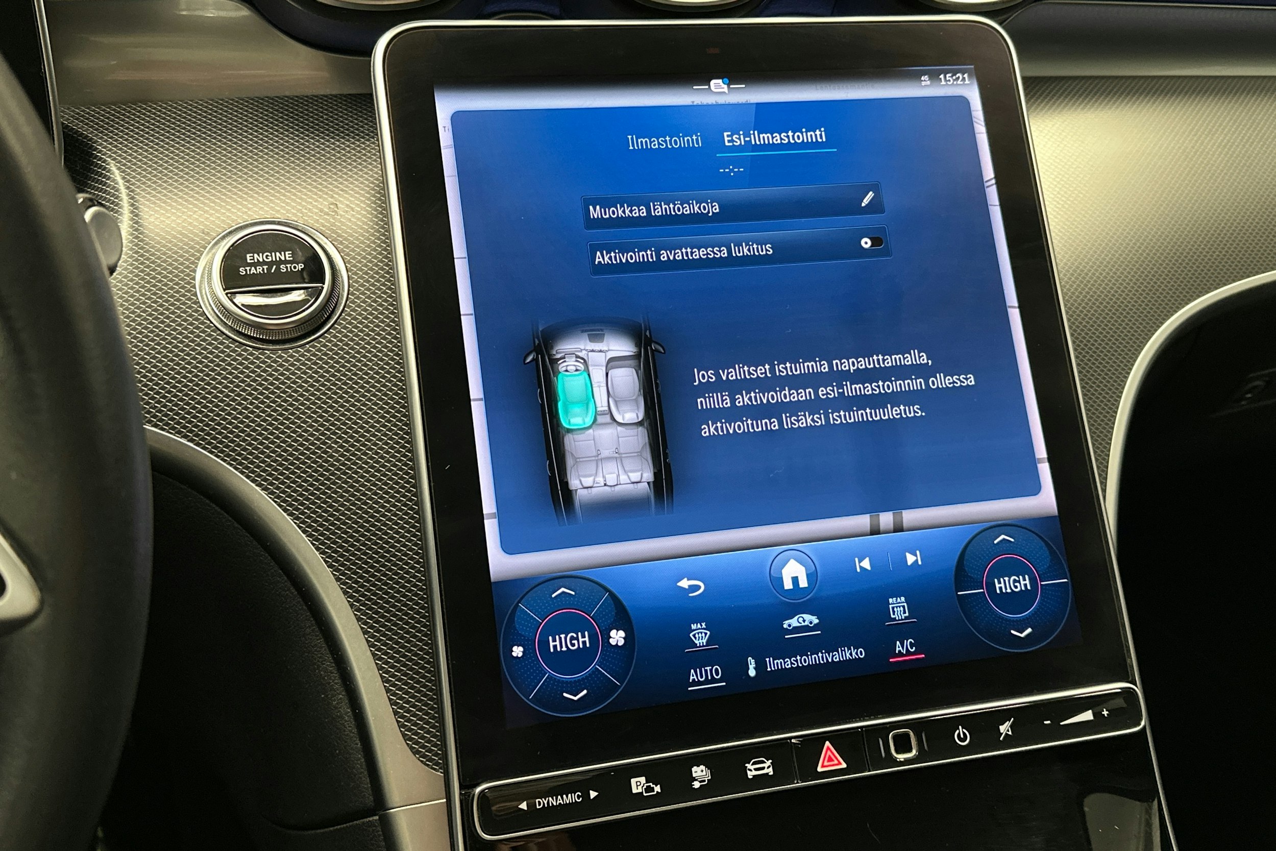 musta Mercedes-Benz C 2023 kuva 32.