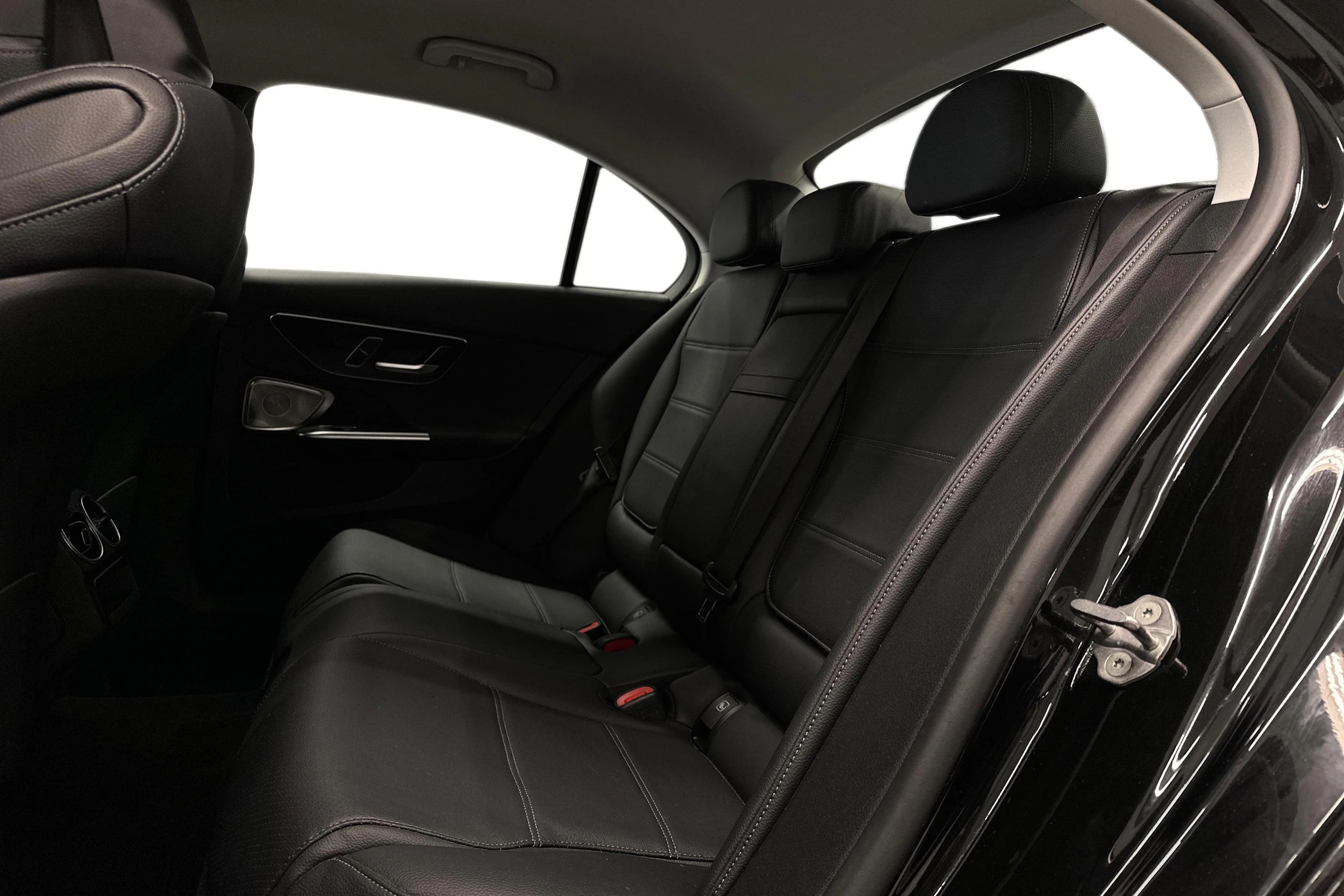 musta Mercedes-Benz C 2023 kuva 11.