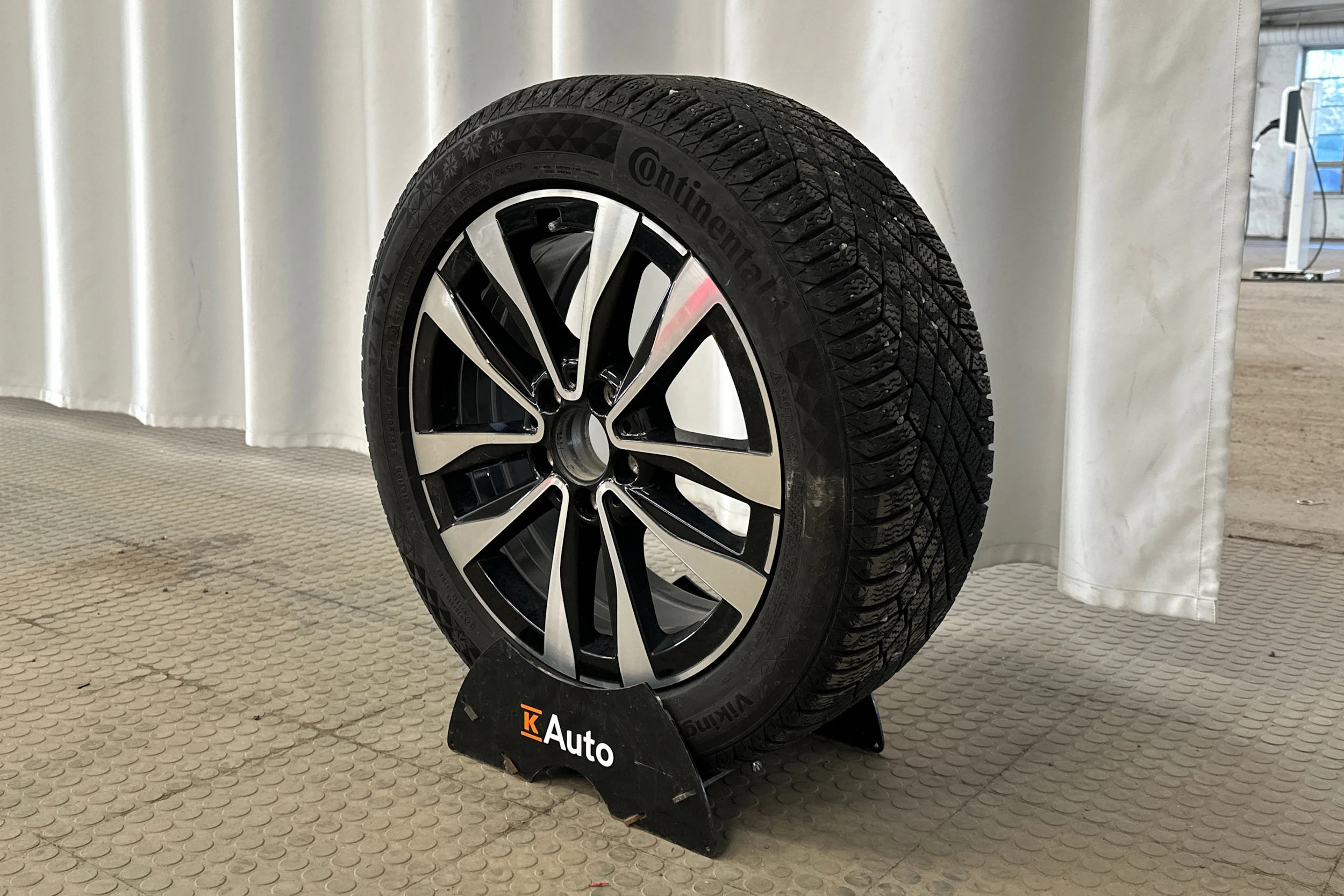 musta Mercedes-Benz C 2023 kuva 13.