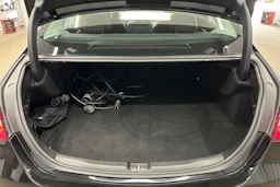 musta Mercedes-Benz C 2023 kuva 15.